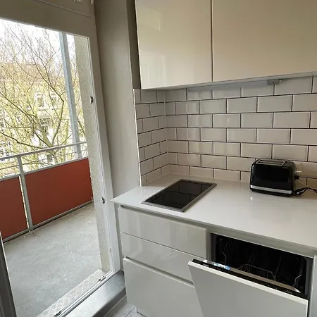 Altbaucharme Deluxe Mit Balkon Киль