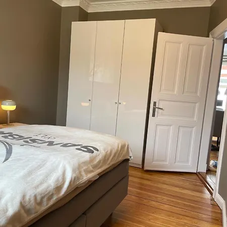 Altbaucharme Deluxe Mit Balkon קיל