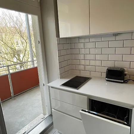 Altbaucharme Deluxe Mit Balkon Appartamento