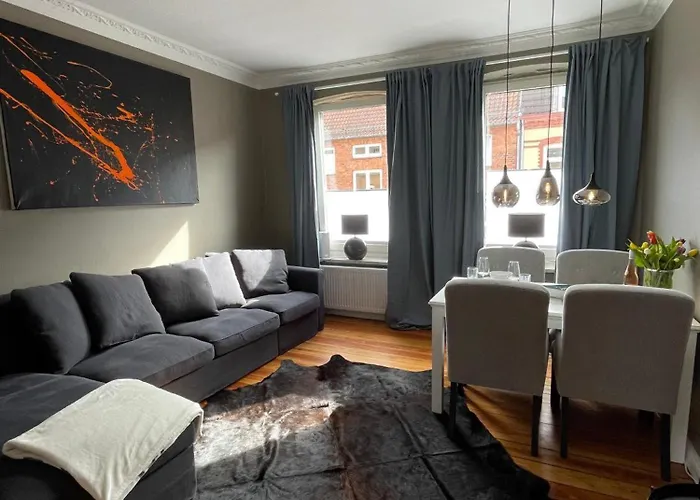 Altbaucharme Deluxe Mit Balkon *