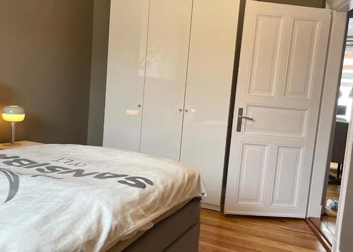 Altbaucharme Deluxe Mit Balkon Kiel