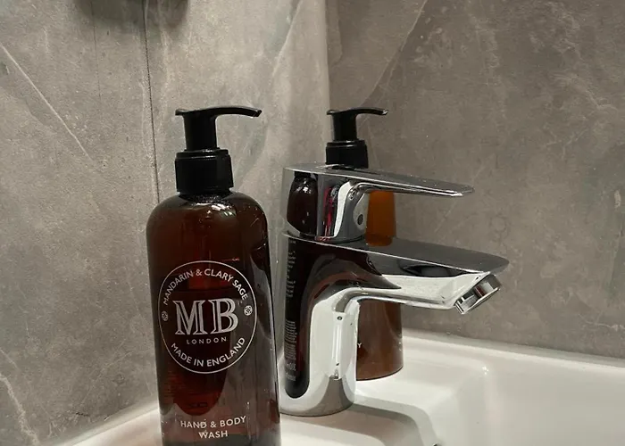 Altbaucharme Deluxe Mit Balkon דירה קיל