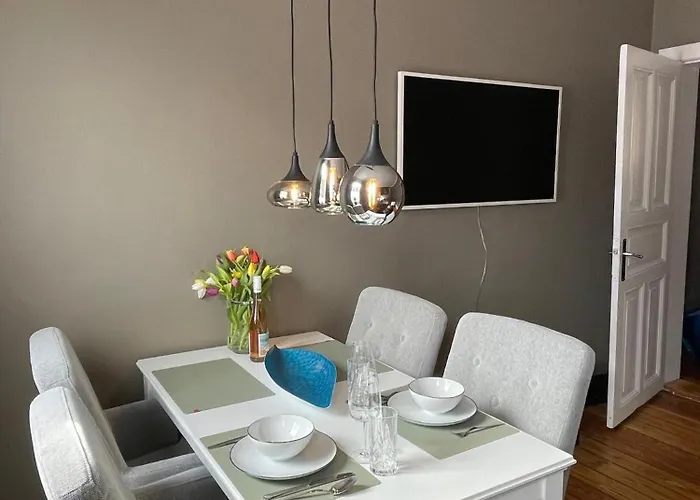 Altbaucharme Deluxe Mit Balkon דירה *