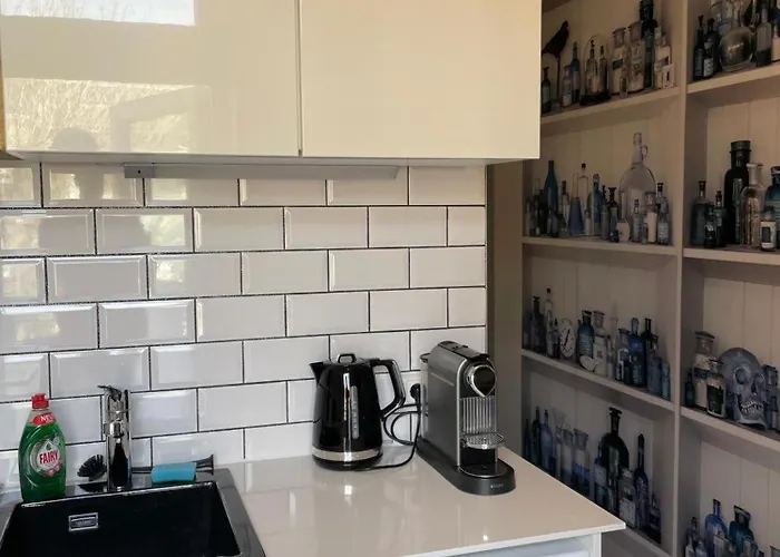 Altbaucharme Deluxe Mit Balkon דירה *